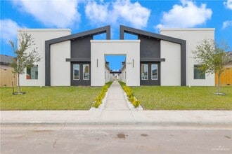 Building Photo - 19 E 24th St