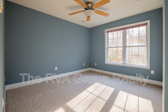 Building Photo - 79 River Run Ln