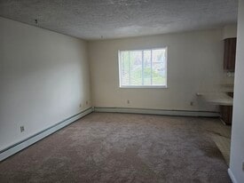 Building Photo - 142 Spruce St
