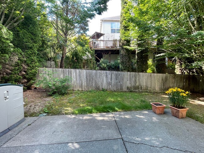 Building Photo - 5 Bed 2.5 Bath + a Den in Tigard/Bull Mountain - Solar Panels, Central A/C and More!