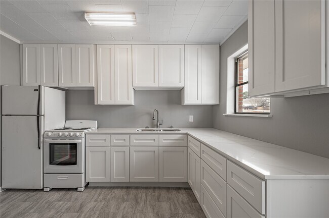 Building Photo - 2809 Sam Houston Ave