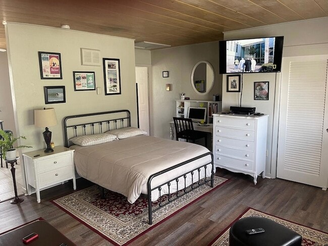 Building Photo - 2095 Pineapple Ave