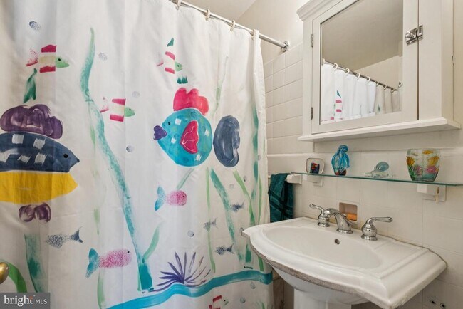 Building Photo - 2031 Locust St