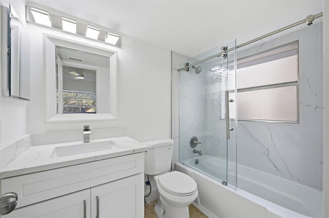 Building Photo - 3228 Coral Ridge Dr