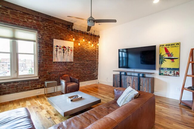 Building Photo - 205 Mews Way