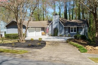 Building Photo - 2470 Trent Dr NE