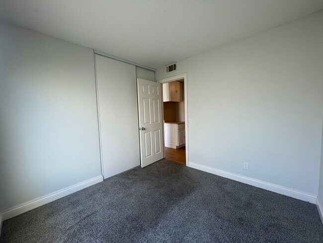 Building Photo - Palmdale 3 + 2 Available Now