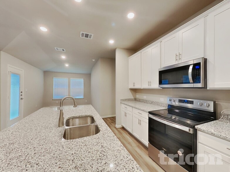 Building Photo - 13618 Paxton Blvd