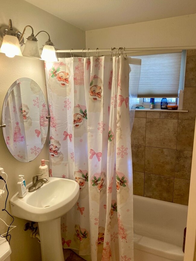 Building Photo - Available for 2026-2027 Fall Pre-Leasing! ...