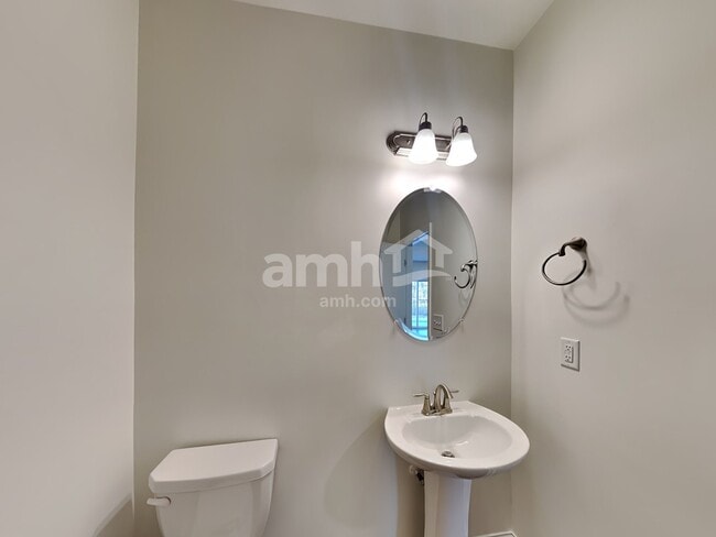 Building Photo - 300 Bourne St