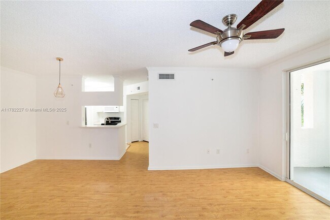 Building Photo - 17150 N Bay Rd