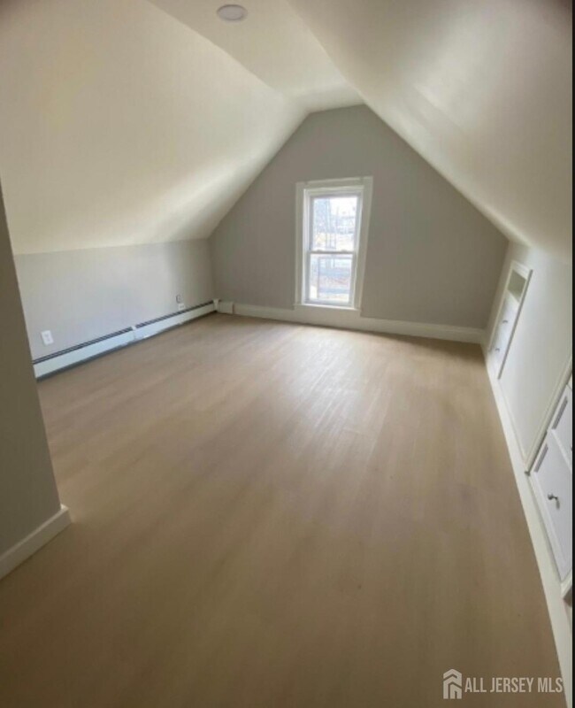 Building Photo - 315 Smith St