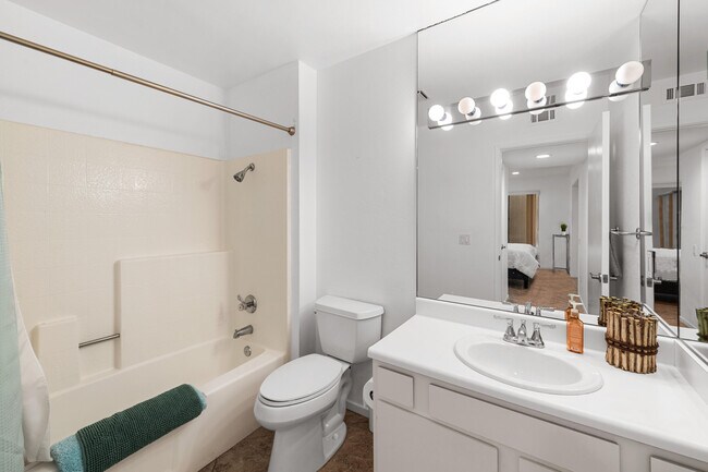 Building Photo - 351 N Hermosa Dr