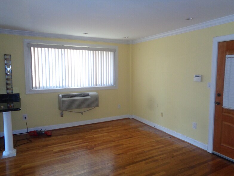 Building Photo - 3656 New Hampshire Ave NW