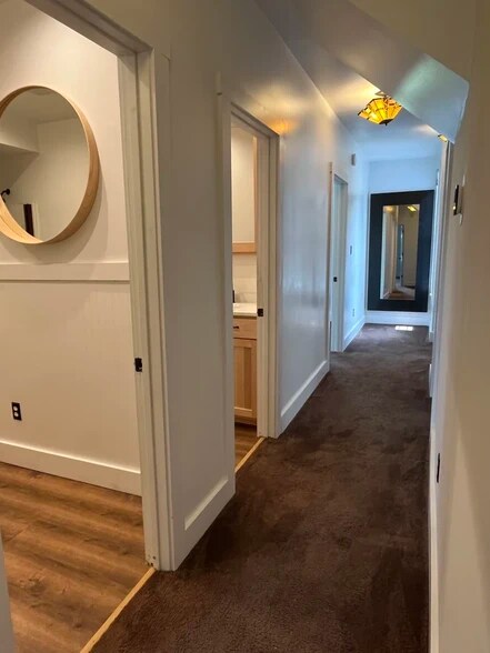 Building Photo - 723 E 10th St