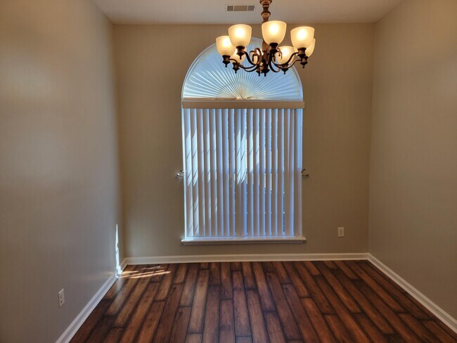 Building Photo - 1500 Cedar Hill Trail