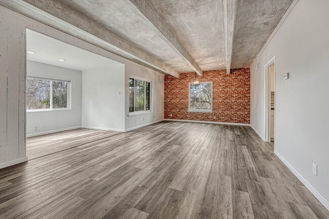 Building Photo - Charming 3-Bed Penthouse Condo in Denver with 2 full bathrooms! – Open Floor Plan *Move in specia...