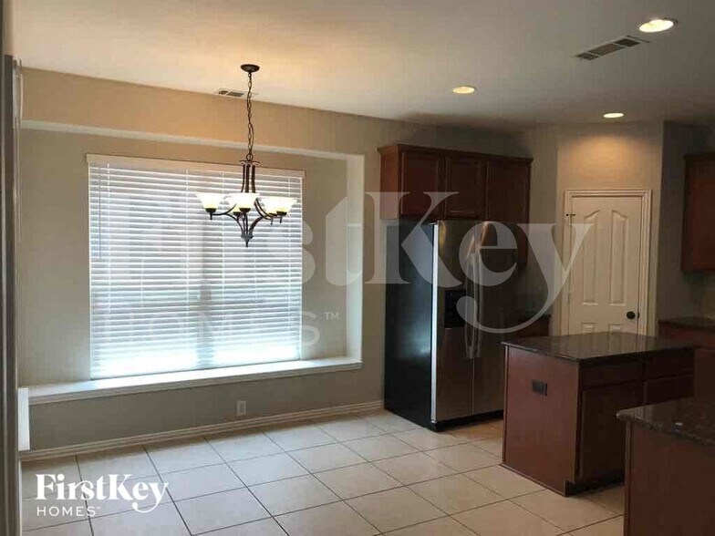 Building Photo - 612 Celeste Ln