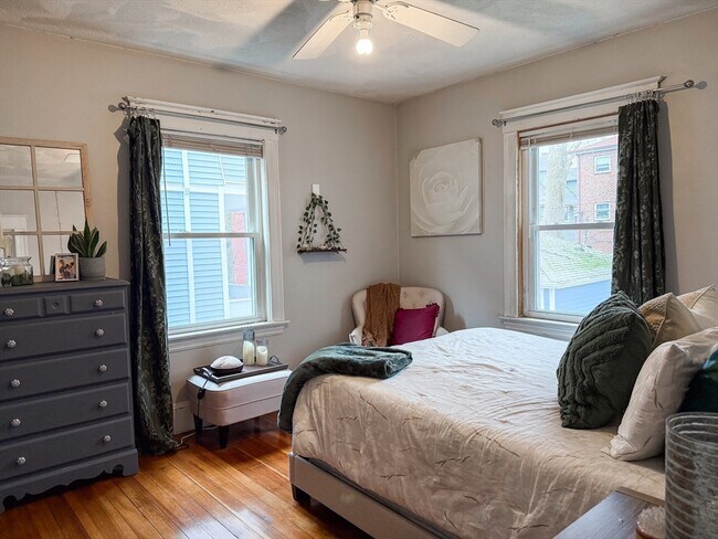 Building Photo - 10 Hunnewell Ave