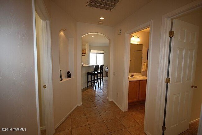 Building Photo - 8851 N Palo Verde Bluffs Pl