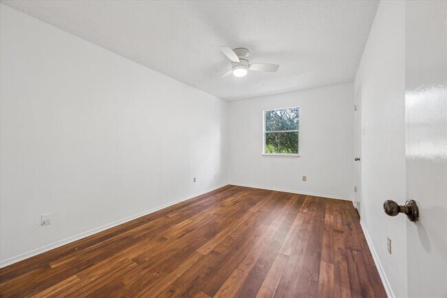 Building Photo - 8202 Mescalero Dr