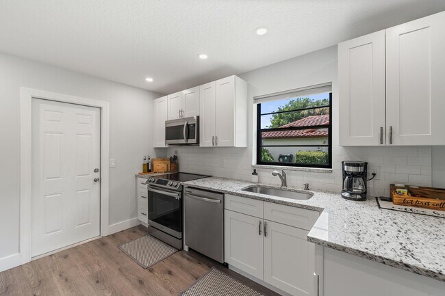 Building Photo - 11371 Torchwood Ct
