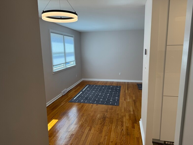 Blinds and rugs are new - 4412D Falls Bridge Dr