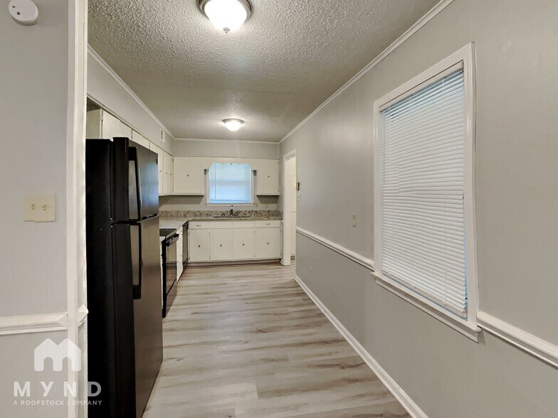 Building Photo - 9155 Mason St