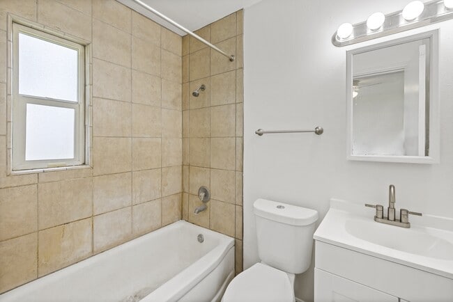 Building Photo - 1135 Valley Manor Ct