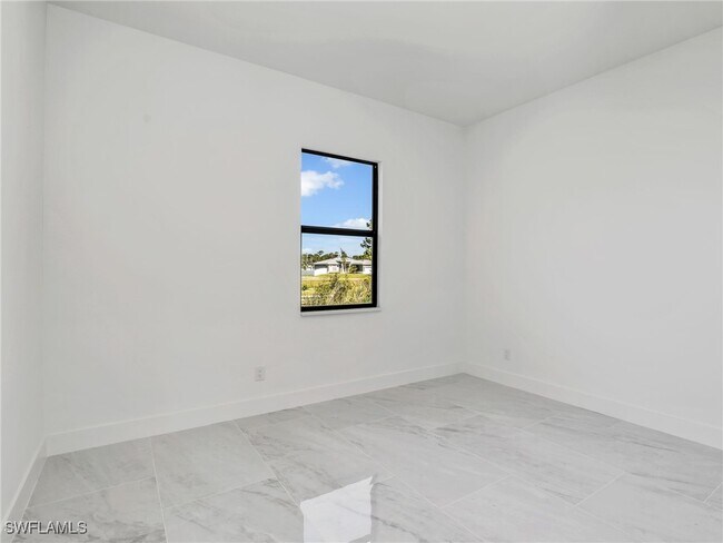 Building Photo - 2140 NW 23rd Ave