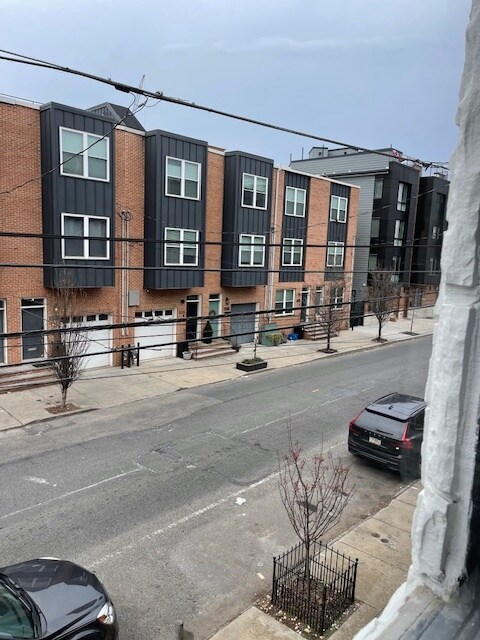 Building Photo - 2519 Grays Ferry Ave