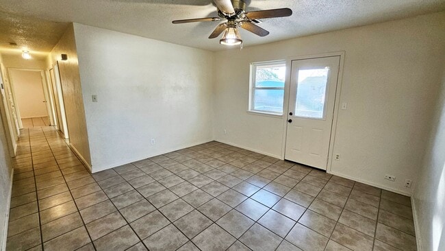 Building Photo - Charming 3-Bedroom Home in the Moore School District