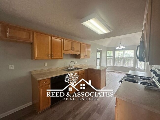 Building Photo - 2-Story Home Located in Quiet Cove!