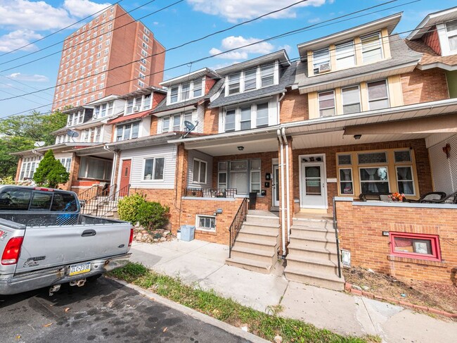 Building Photo - 135 S 15th St