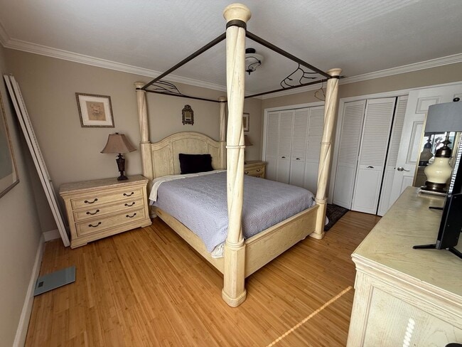 Building Photo - Beautiful 2BR/2BA Condo Centrally located in Sarasota!