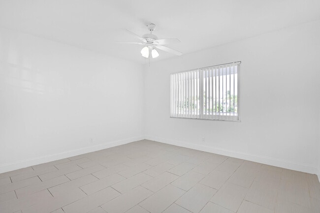 Building Photo - 330 W Camino Real