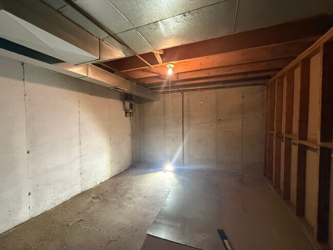 Building Photo - 2 Bedroom Duplex In Wyoming Available December 1st