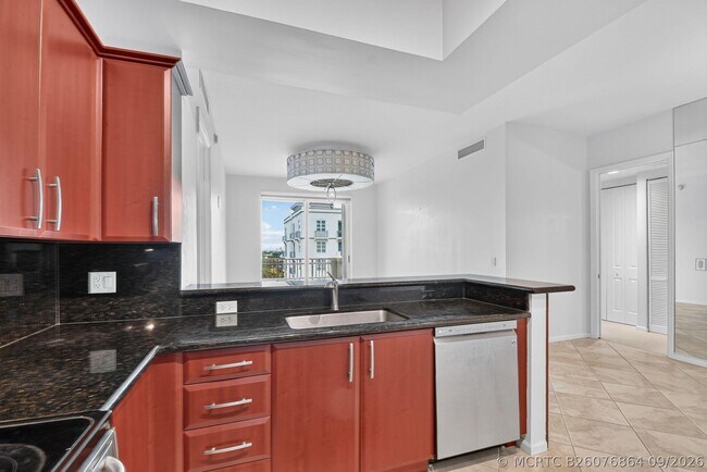 Building Photo - 403 S Sapodilla Ave