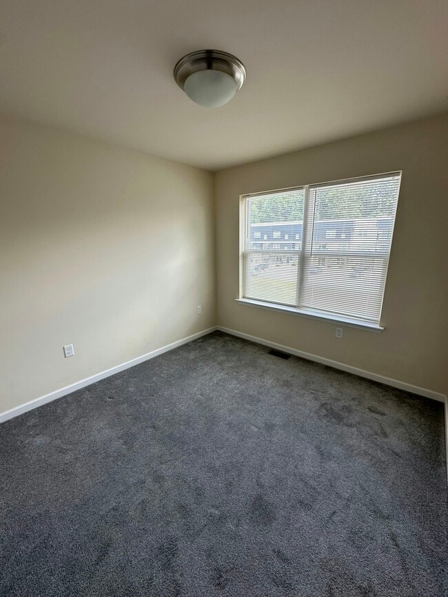 Building Photo - 124 High Pointe Dr