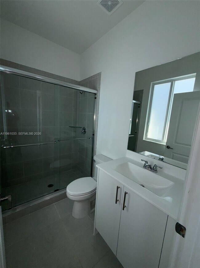 Building Photo - 679 SE 13th St Cir