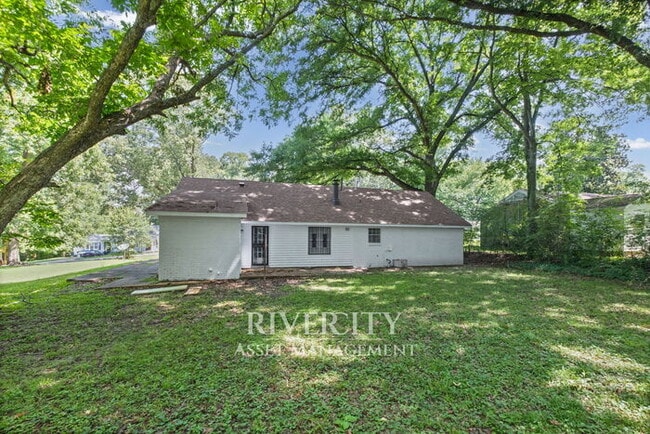 Building Photo - 895 Brownlee Rd