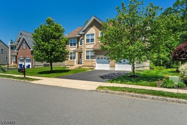 Building Photo - 13 Goldstar Dr