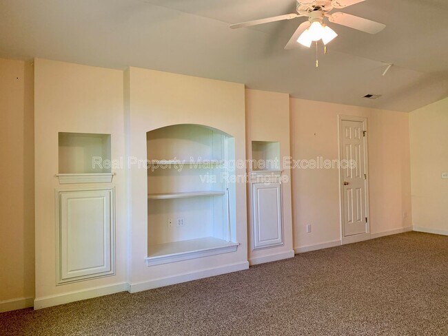 Building Photo - 411 Hogan Woods Cir