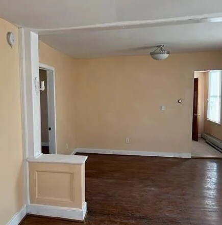 Building Photo - 10 Leversee Ave