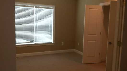 Building Photo - Riverfront Golf Community Apartment near S...