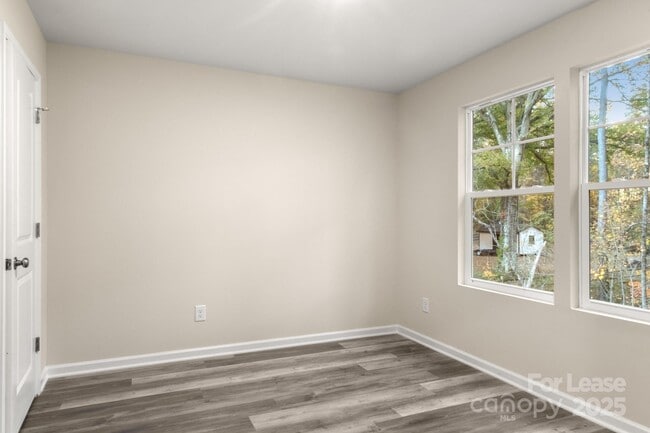 Building Photo - 990 Shearer Rd