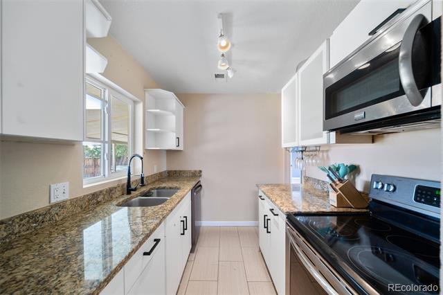 Building Photo - 3098 S Cherry Way