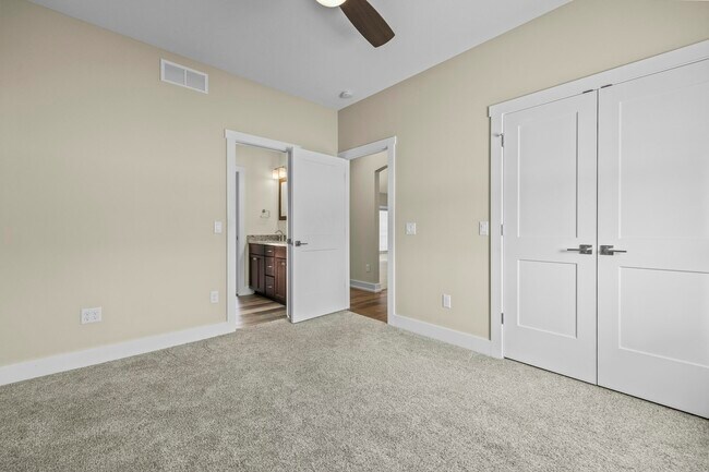 Building Photo - 37 Briarcrest Dr
