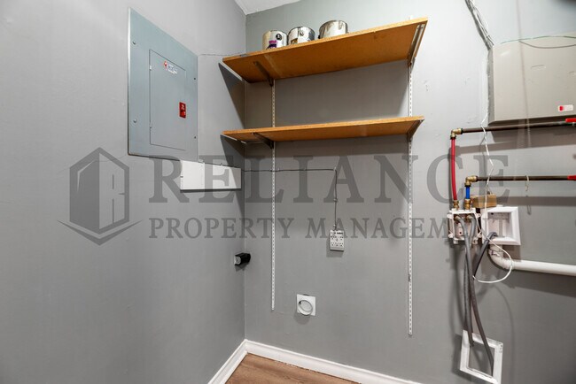 Building Photo - 2231 S Hiram St