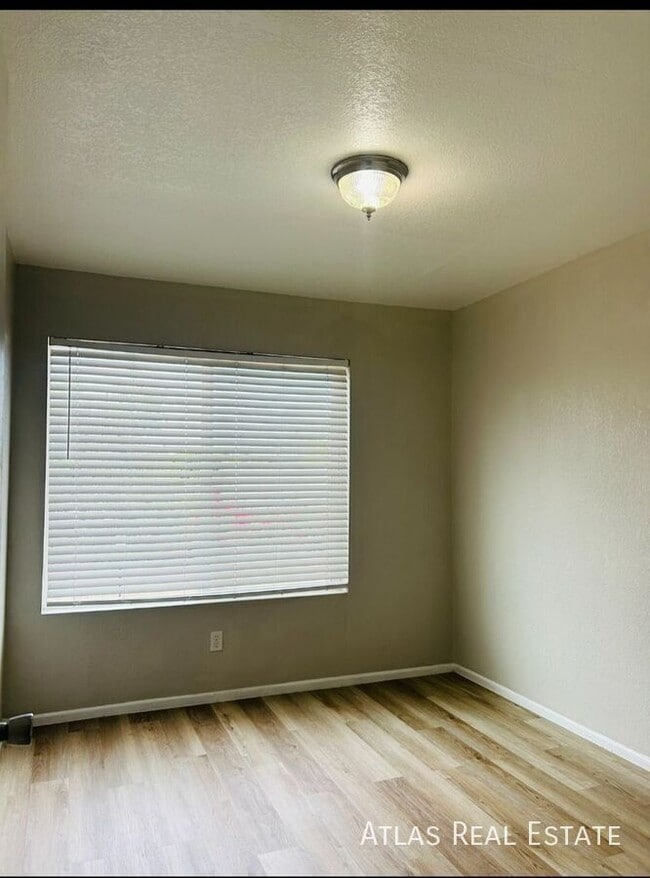 Building Photo - 4828 W Orangewood Ave